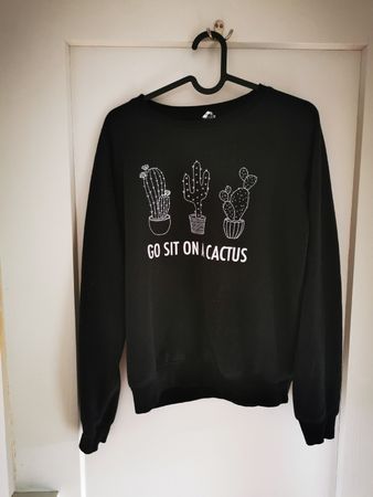 Schwarzer Pullover mit Kaktus-Motiv, Grösse M , Top Zustand!