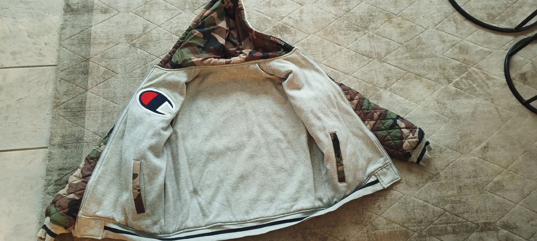 Supreme Giacche: Supreme/Champion® Reversible Hooded Jacket – Usato da Neftenbach venduto da nik_gsn8 2
