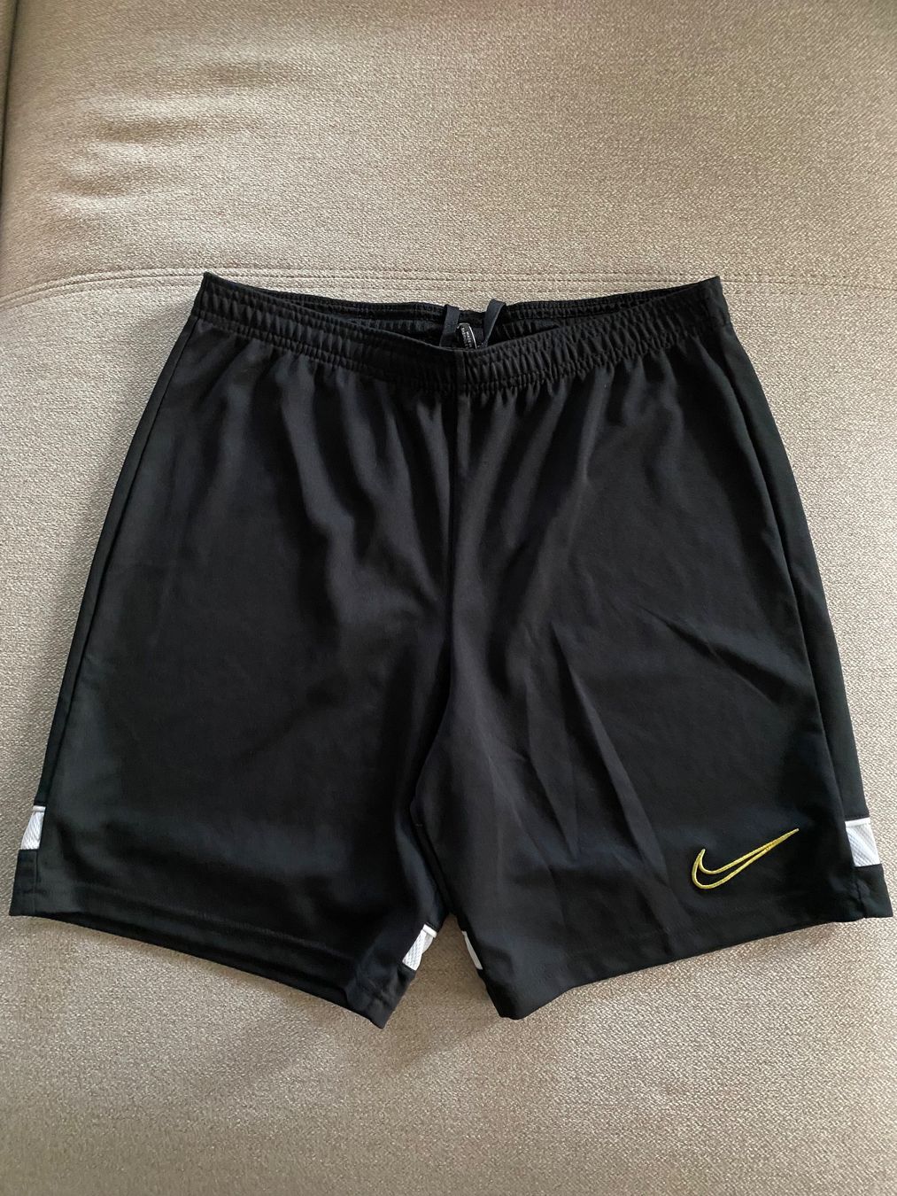 Nike Pantaloni: Short Nike - Taille S – Usato da Rossemaison venduto da Carduelis