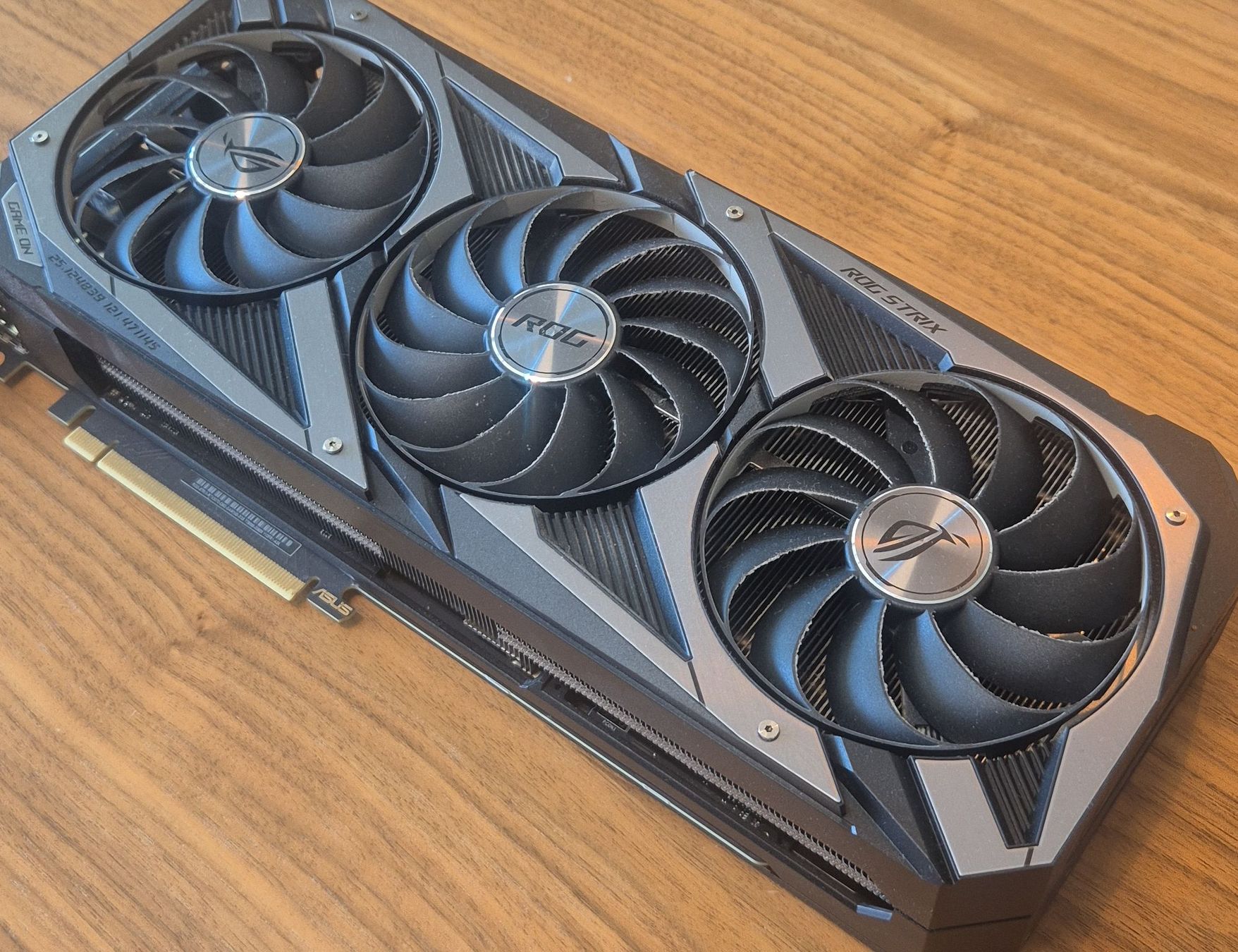Asus Schede grafiche: Carte graphique ASUS ROG Strix GeForce RTX 3070 – Usato da Mézières VD venduto da Expelliarmus00 1