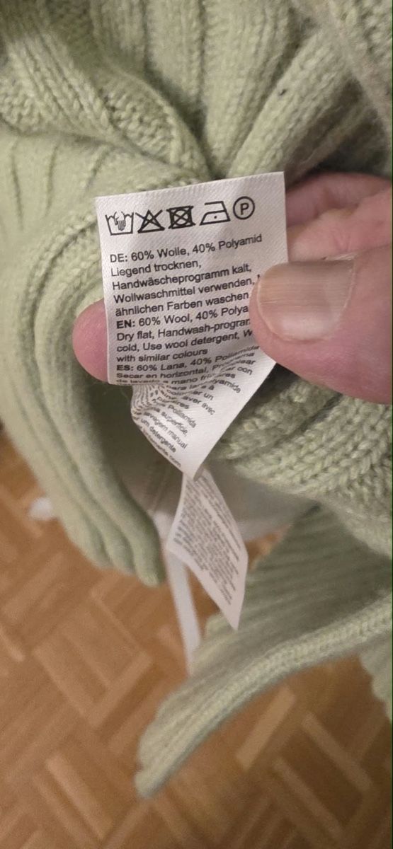 Pulls & Sweat-shirts: Edited Rollkragenpullover hellgrün gerippt Grösse 38 – D'occasion à St. Gallen par mania03 3