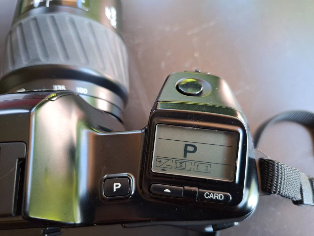 Minolta Fotocamera: Minolta Dynax 7000i Spiegelreflexkamera mit Objektiv/Blitz! – Usato da Frauenfeld venduto da Adagio 2