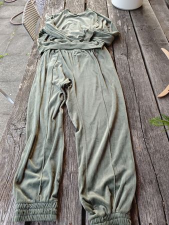 Hunkemöller Samthose und Shirt, Olivgrün, Grösse L