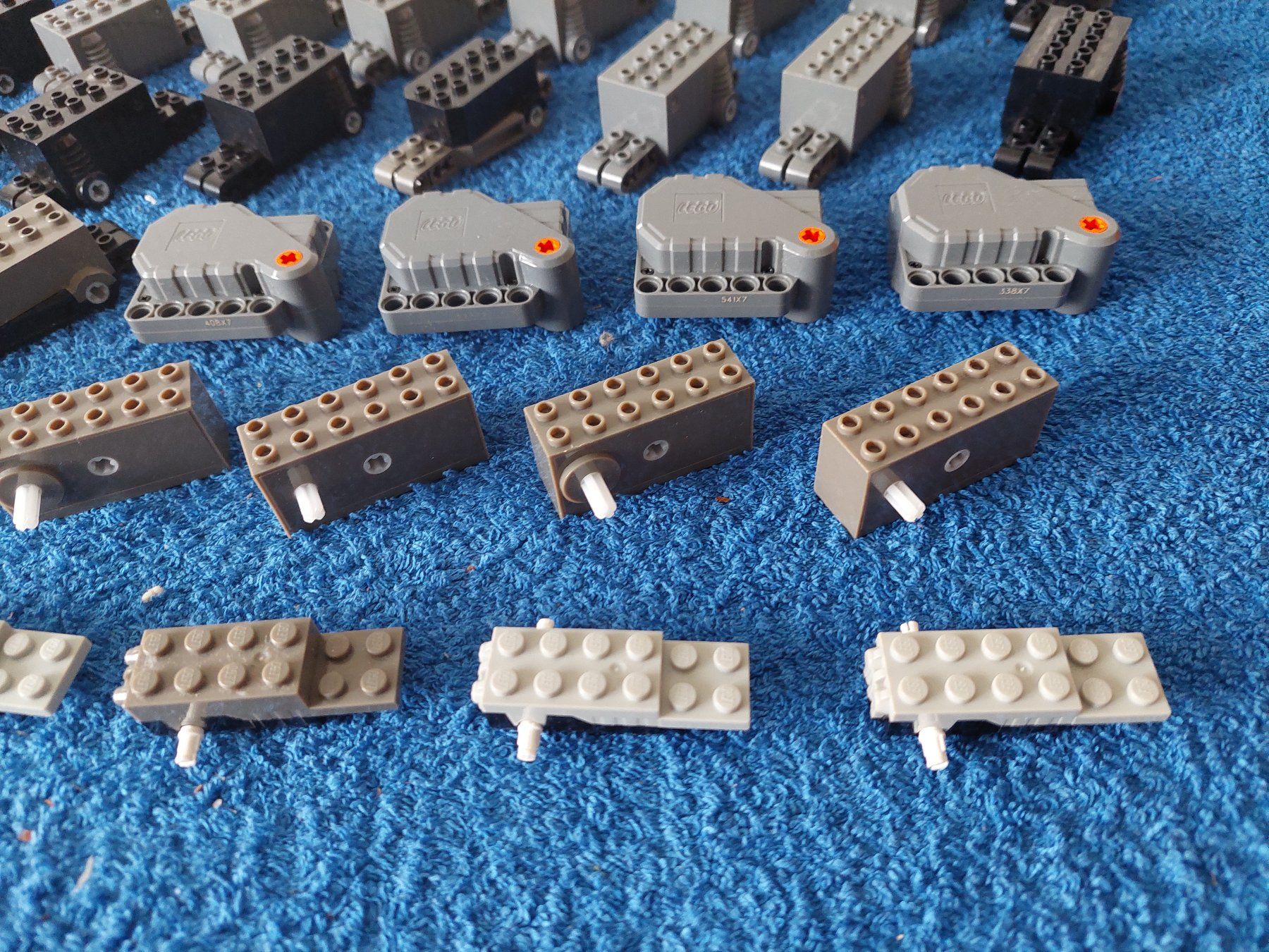 Lego Kit di costruzioni: Lego Technic Verschiedene Aufzugmotoren – Usato da Altenrhein venduto da schalumpfi 2
