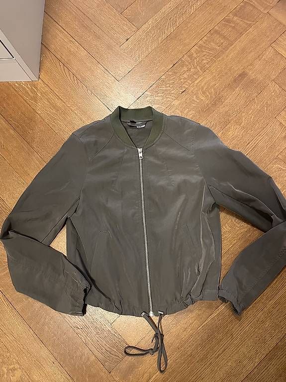 H&M Giacche: Bomberjacke Damen Khaki 32 – Usato da Basel venduto da blumenkimd 3