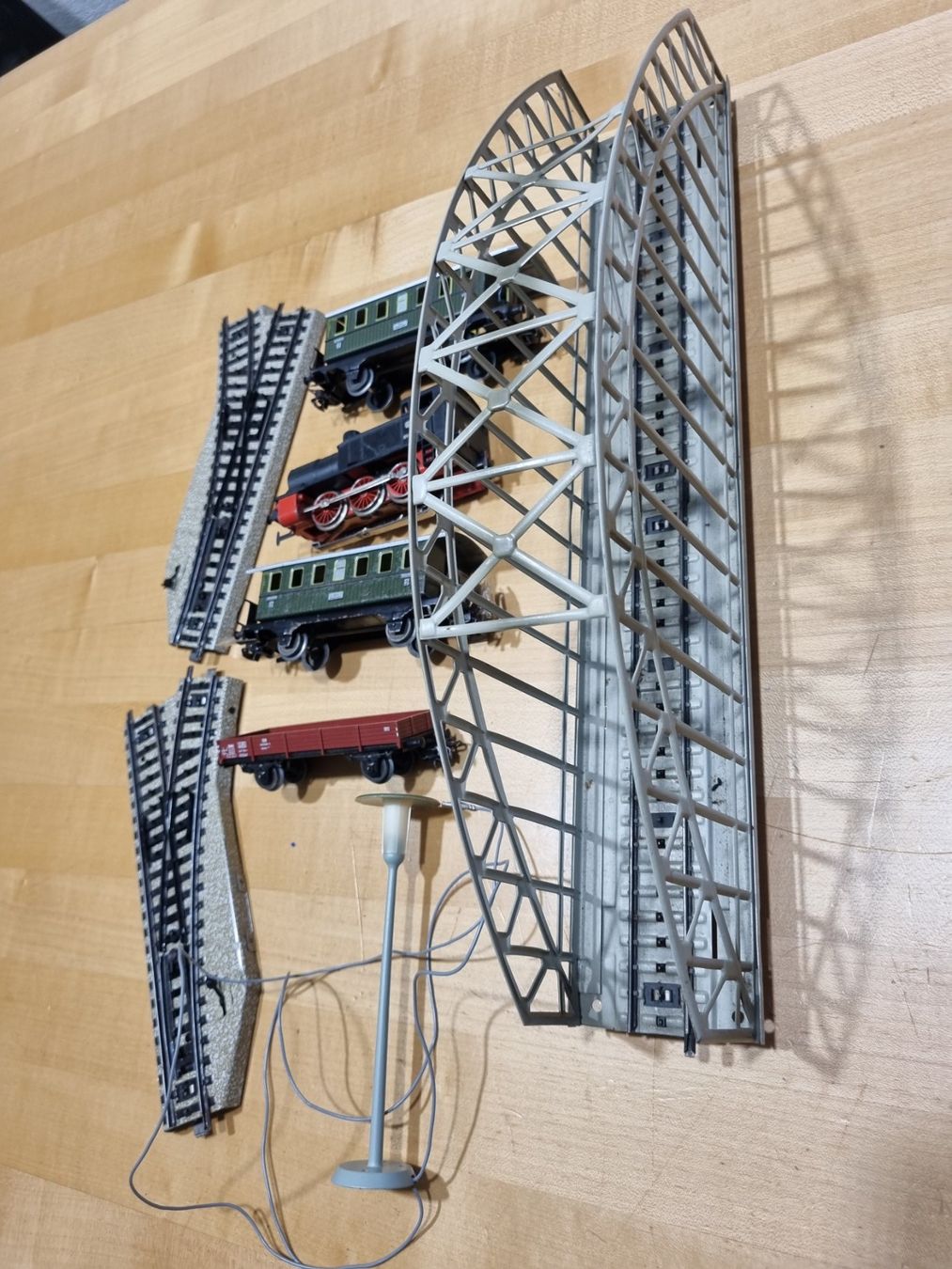 Märklin Modelleisenbahnen: Märklin Eisenbahn H0 alt – Defekt aus Dietikon von  5