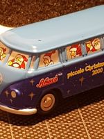 VW-Bus mit Wohnwagen "Christmas-Special"