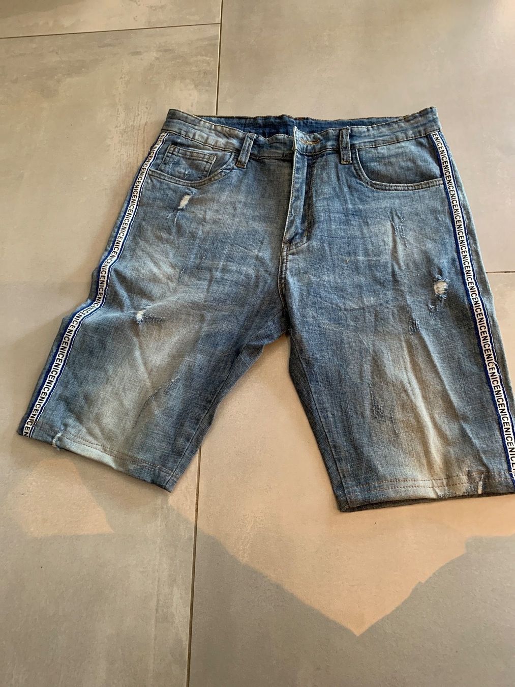 Pantaloni: kurze Jeanshose  Gr.32 – Usato da Zuzwil SG venduto da Ibohaus
