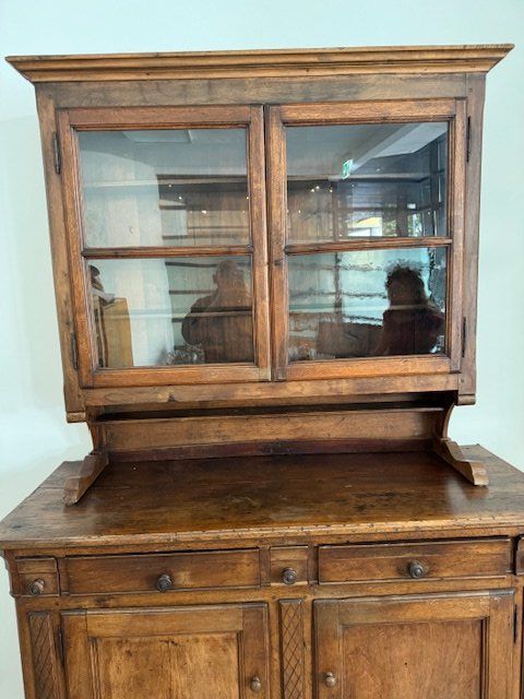 Credenze: CREDENZA TICINESE IN NOCE PERFETTA ANNI 1950 – Usato da Davesco-Soragno venduto da kappas 1