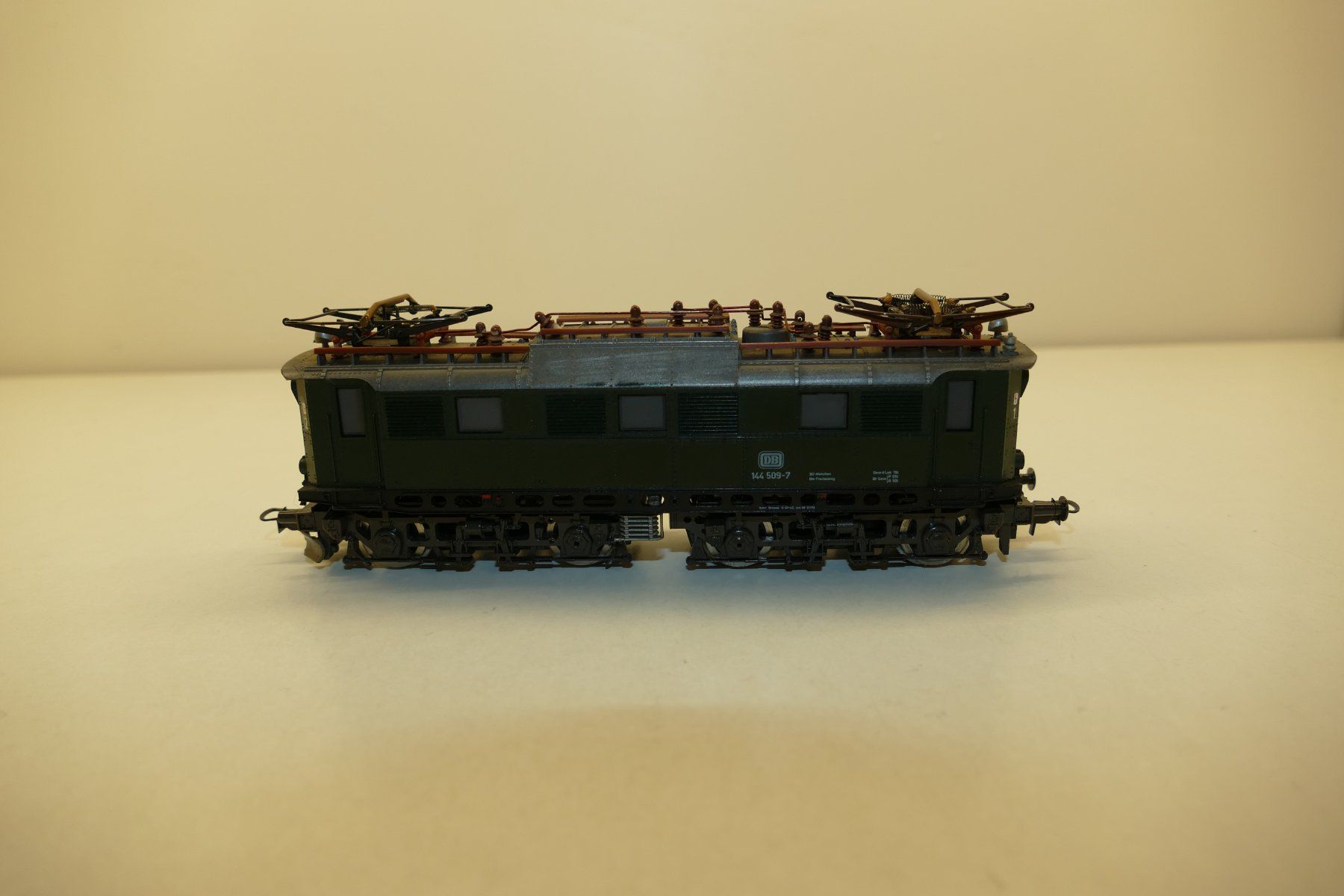 Roco Modellini di ferrovie: Roco H0: DB Elektrolok BR144 – Usato da Niederhasli venduto da rail-duerst