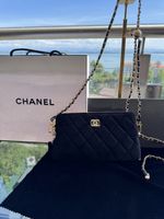 Pochette de soirée VIP Chanel en velours noir