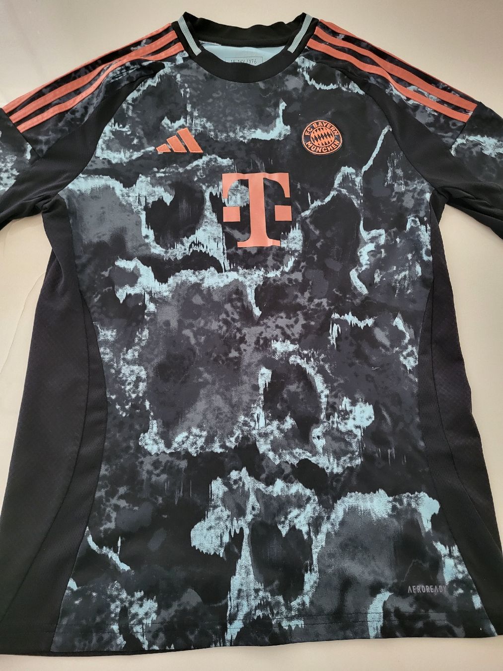 Adidas Scarpe, pantaloni & magliette da ginnastica: FC Bayern München Trikot – Nuovo (secondo la descrizione) da Bäretswil venduto da electra_01