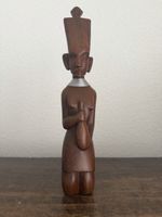 Kamba-Holzfigur Kenia, Metall-Halsschmuck, Afrika Vintage