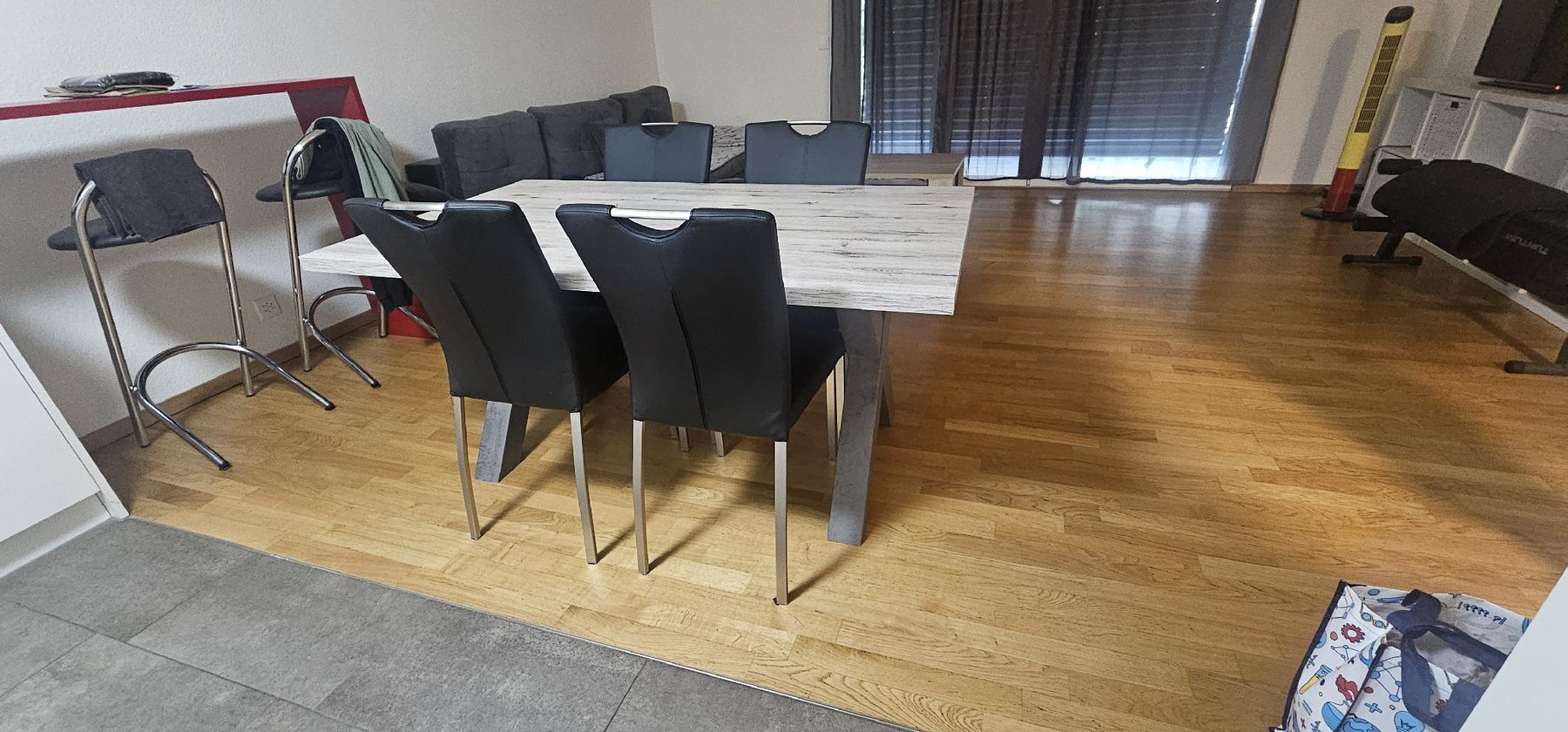 Set di tavolo e panche: Esszimmer mit 4 robusten Stühlen – Nuovo (secondo la descrizione) da Kirchleerau venduto da hardo1964 2