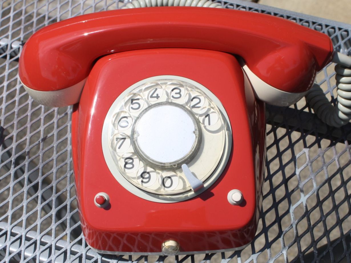 Téléphones: TELEFON VINTAGE MIT WÄHLSCHEIBE – D'occasion à Wauwil par Pneuedy