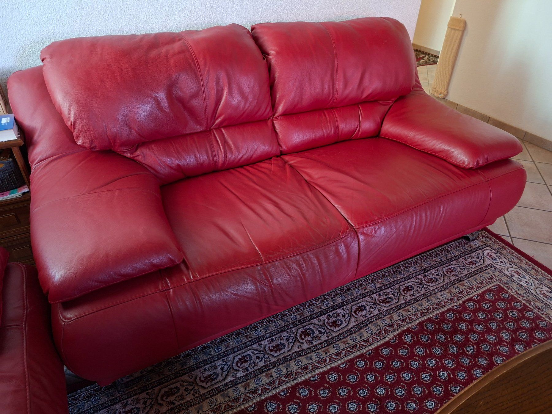 Divani: Sofa Leder rot 2-Sitzer guter Zustand – Usato da Solothurn venduto da widder53 1