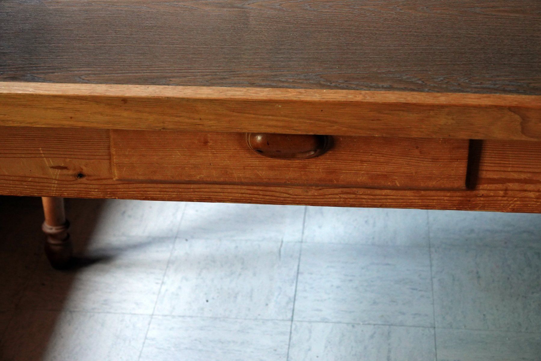 Tische: Tisch Küchentisch Esstisch mit Schublade – Gebraucht aus Diemtigen von  3
