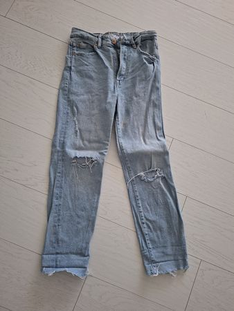 Sommer Jeans mit Loechern, Stradivarius Top Zustand, Gr. 38