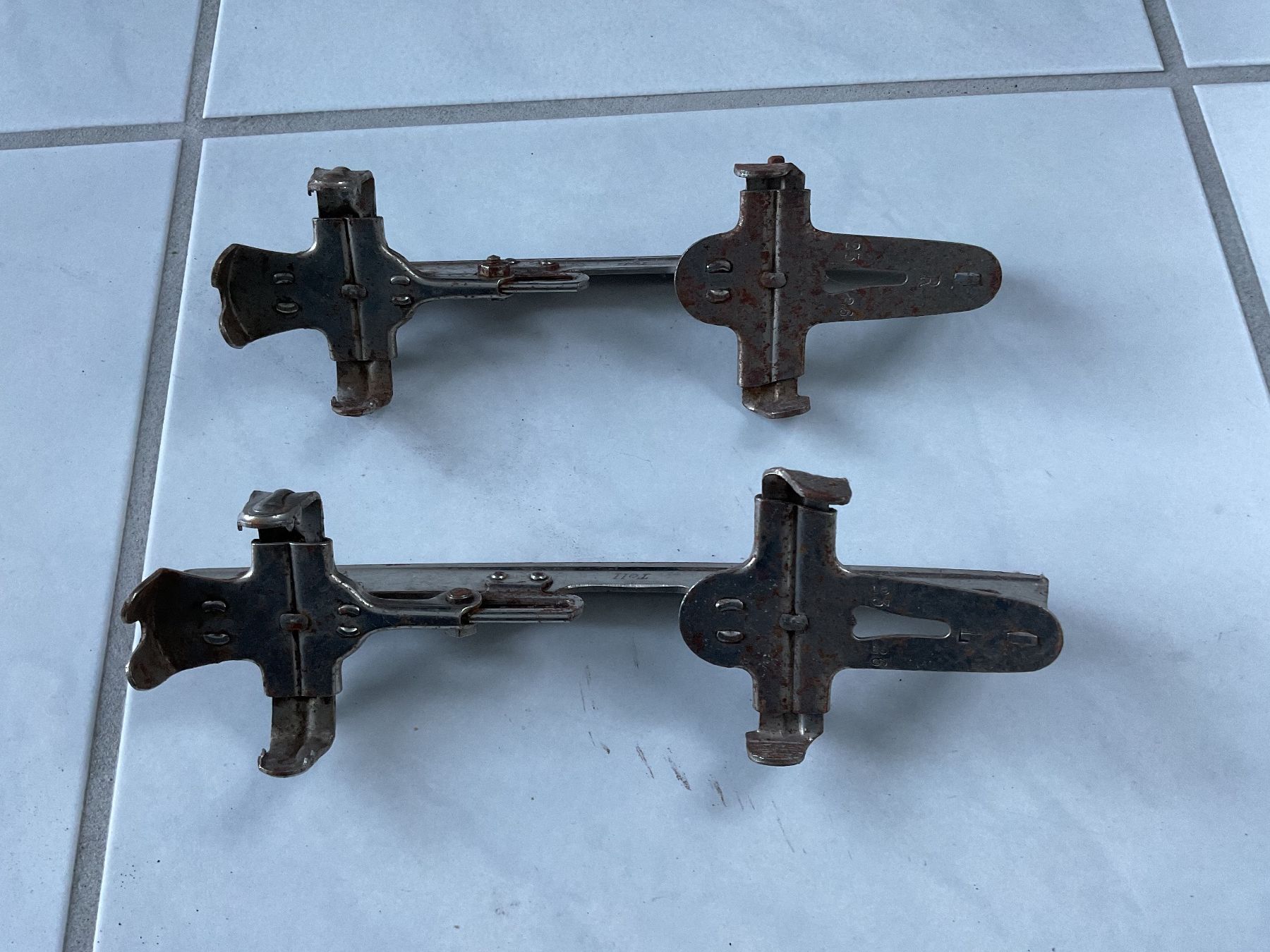 Pattini da ghiaccio: Antike Schlittschuhe – Usato da Adliswil venduto da bei_2b57 1