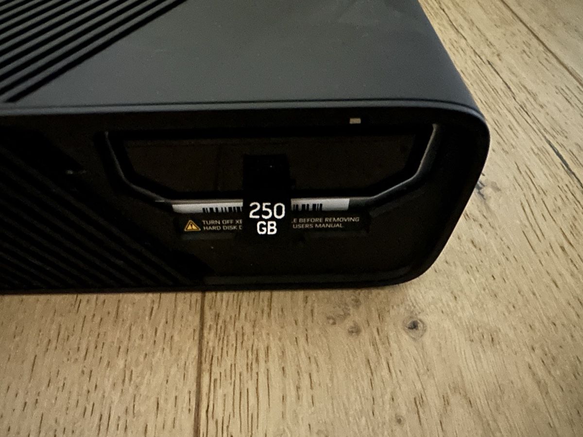 Microsoft Console: Xbox 360 E Konsole 250GB Set mit Controller HDMI Kabel Netzt – Usato da Egg b. Zürich venduto da oli_9gsq 3