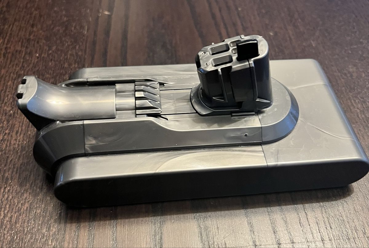 Dyson Accus & piles: Batterie Dyson V11 (défectueuse) – Défectueux à Fribourg par Obiwan22
