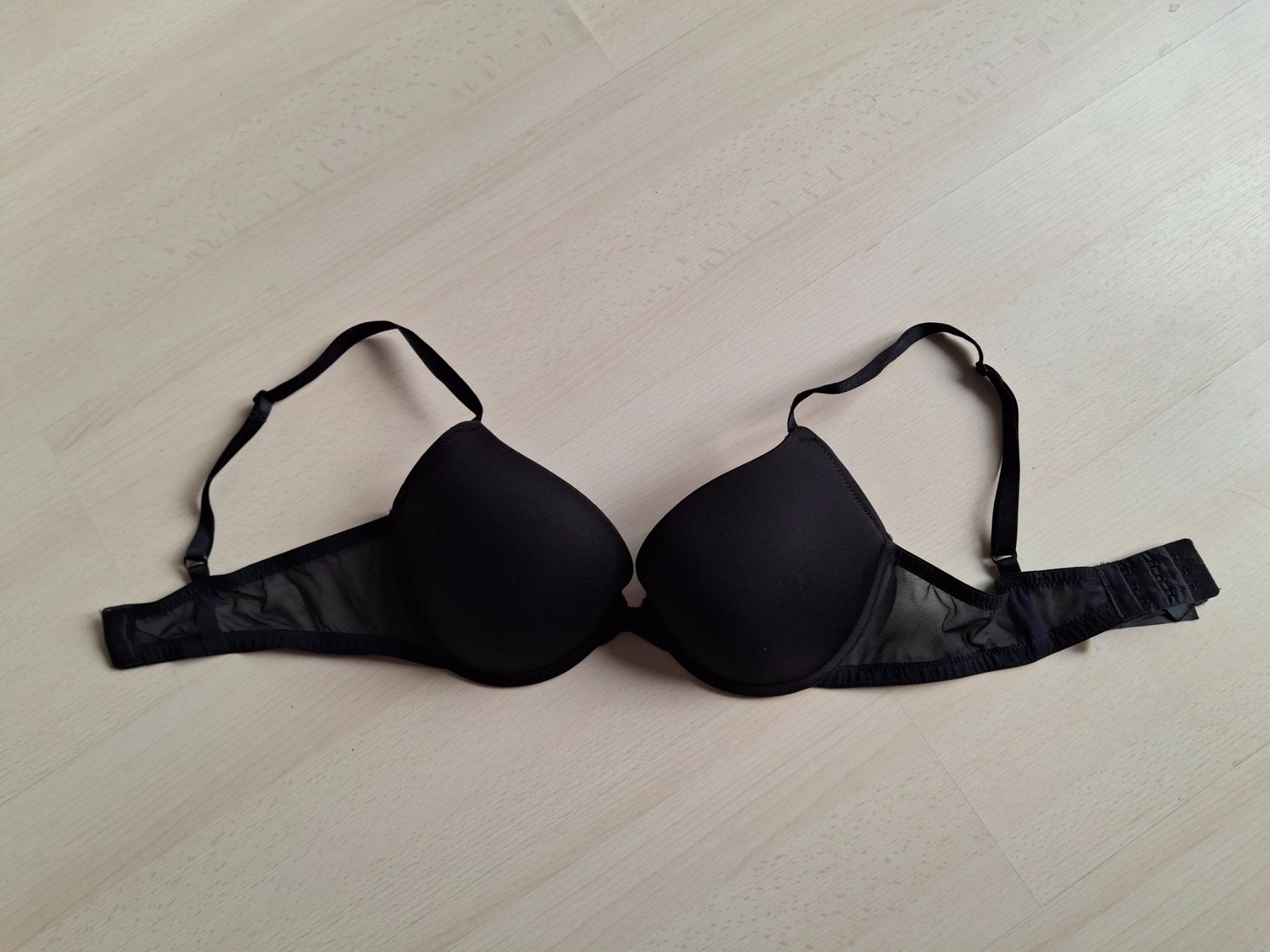 Altra biancheria intima: Schwarzer Träger-BH, Push-up, Grösse 75D – Usato da Walterswil SO venduto da mel_5b2h 2