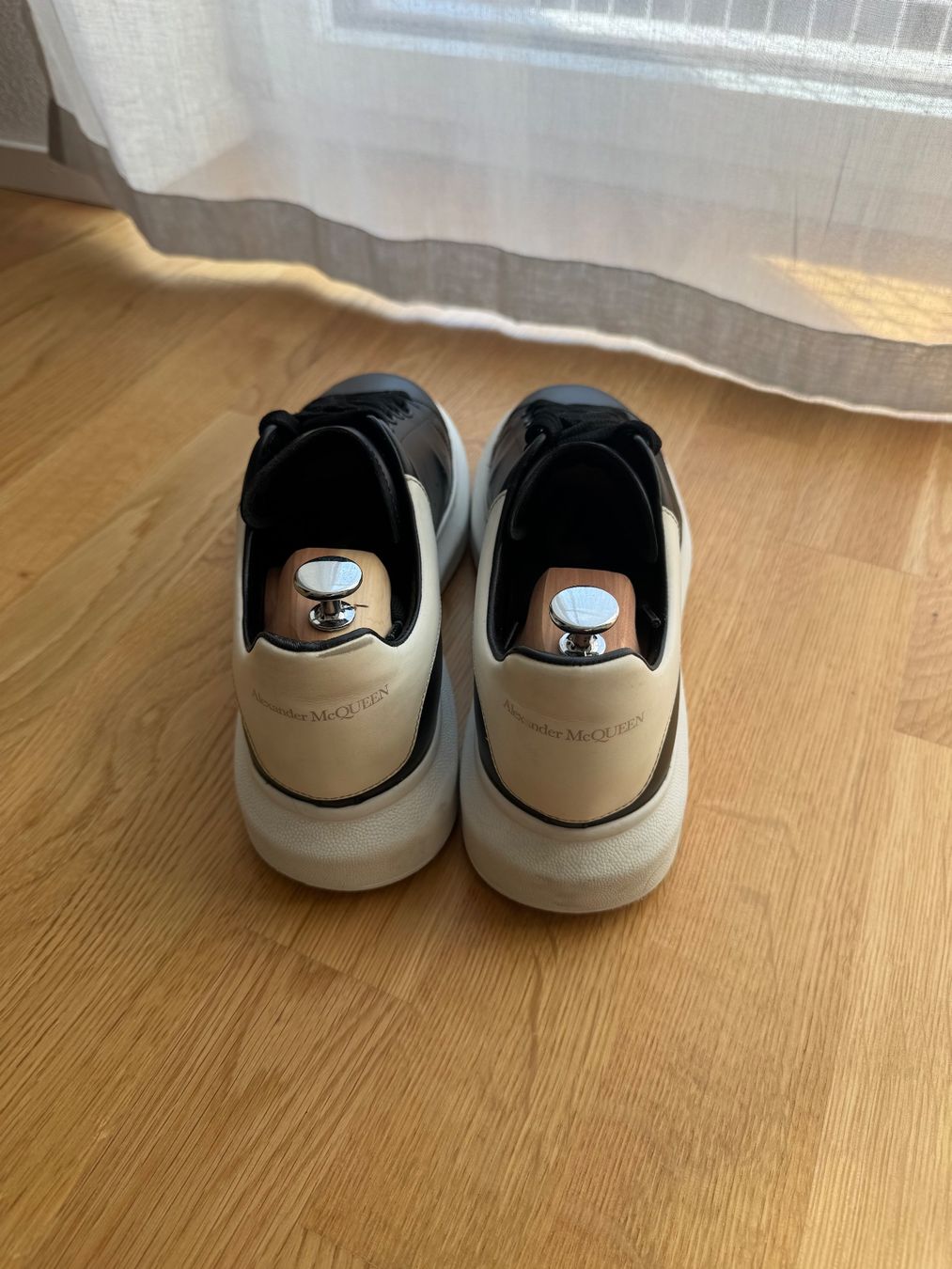 Alexander Mcqueen Scarpe da uomo: Alexander McQueen Oversized Sneakers, Grösse 43 – Usato da Kriens venduto da flo_knaus 2
