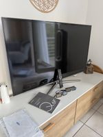 Samsung QLED TV mit Zubehör
