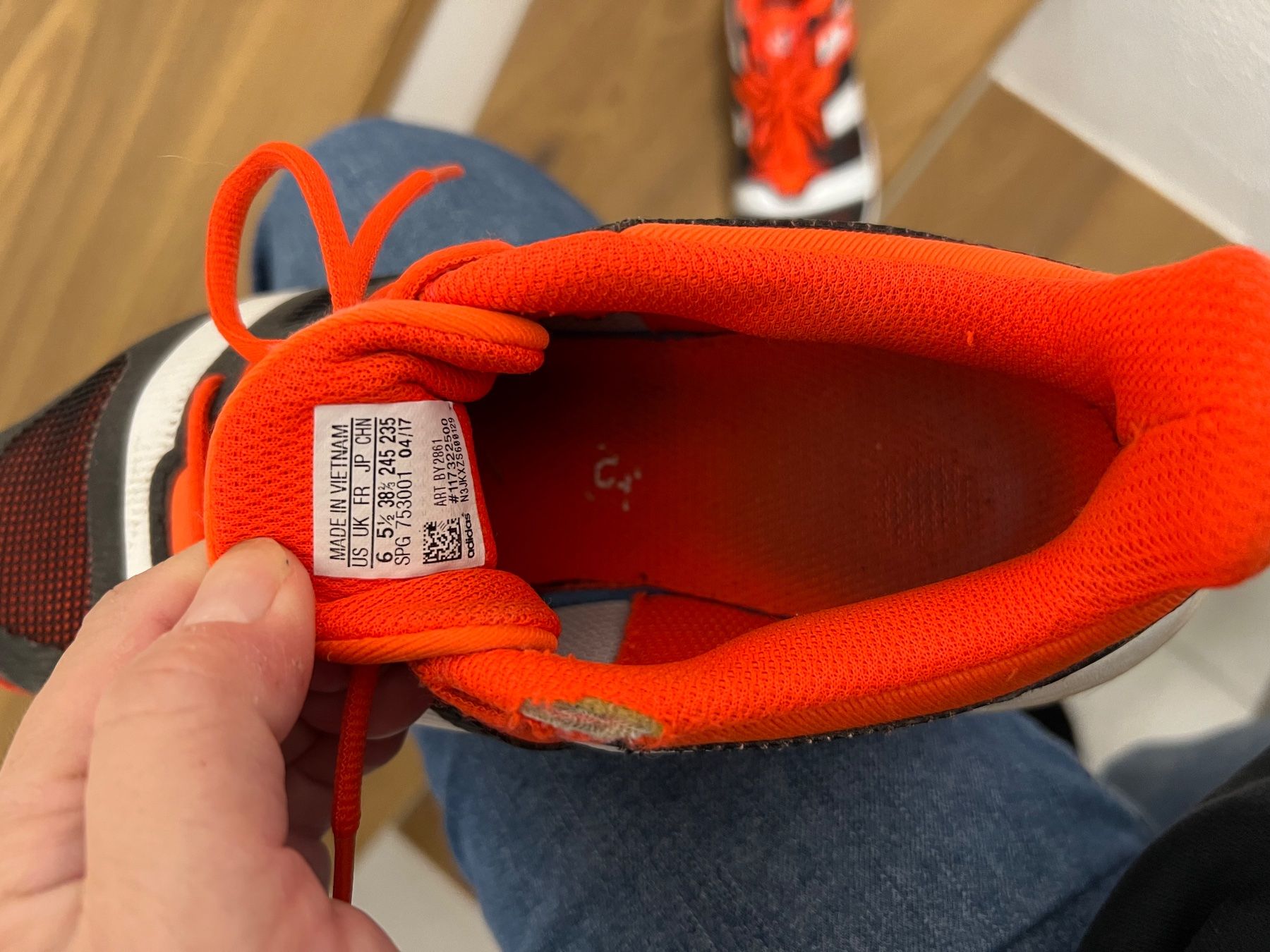 Adidas Scarpe per ragazzi: Hallenturnschuhe adidas Grösse 38 2/3 – Usato da Urdorf venduto da Daniela028 2