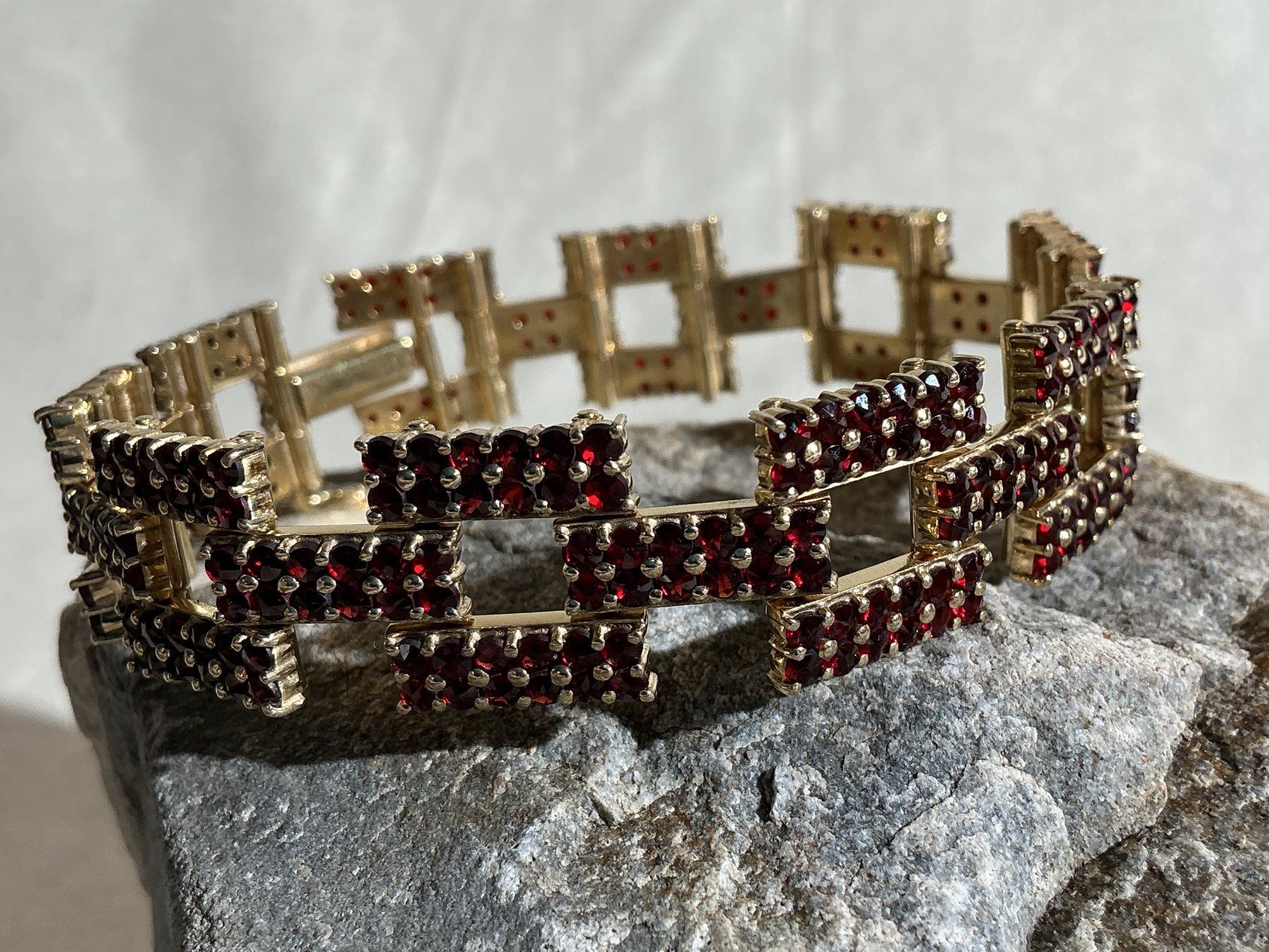 Bracciali & Braccialetti: BÖHMISCHER GRANATSCHMUCK Armband – Nuovo (secondo la descrizione) da Richterswil venduto da Restwert_Richterswil 1