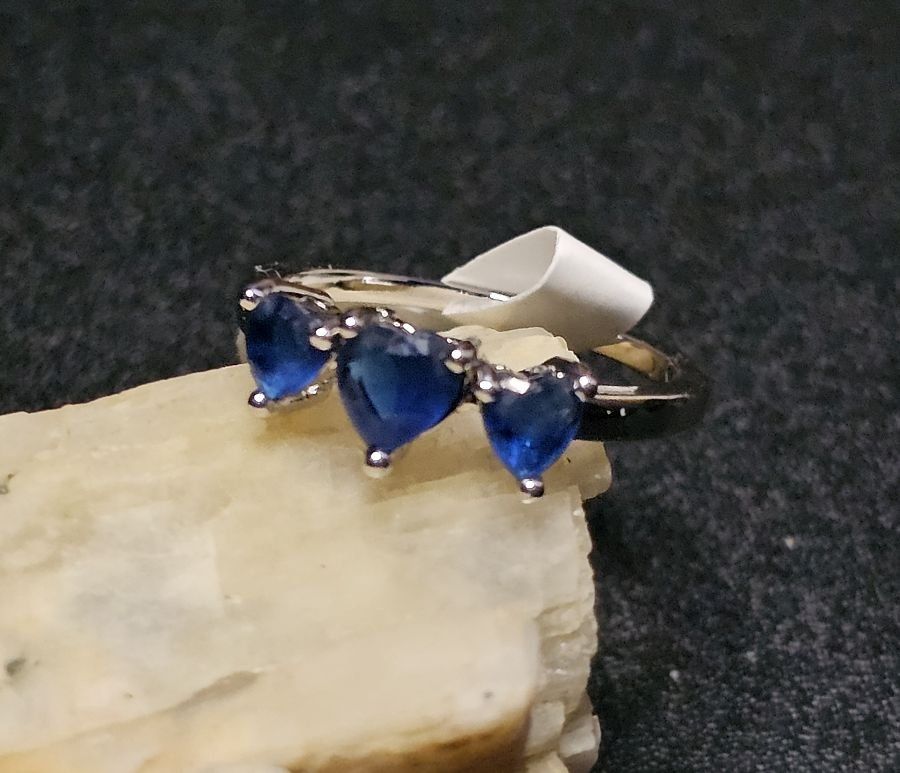 Anelli: Zarter Ring mit blauem Zirkonia, 925 versilbert, Gr.7 – Nuovo (secondo la descrizione) da Grenchen venduto da maretop 3