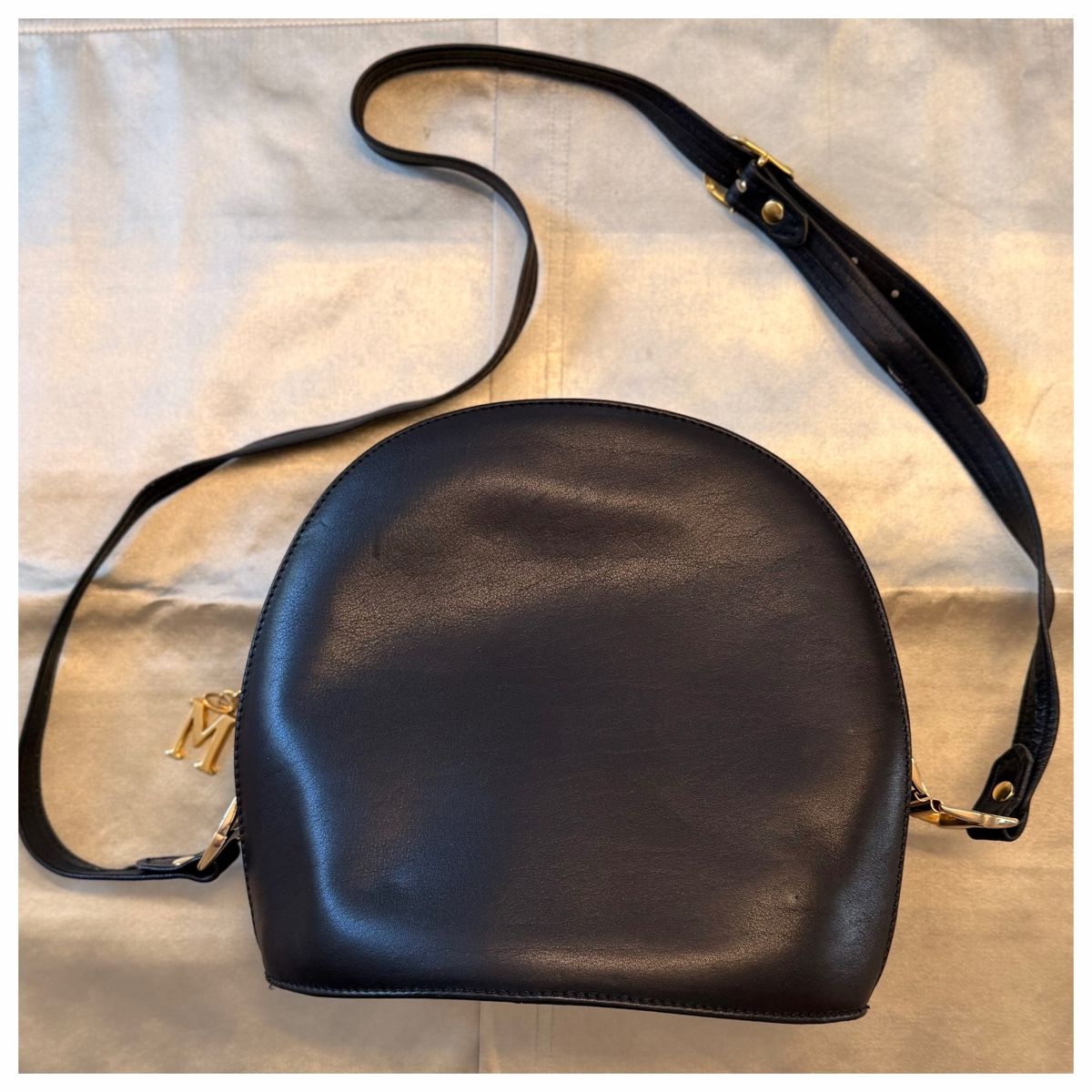 Taschen für Damen: Halbrund geformte Vintage-Umhängetasche – Neu (gemäss Beschreibung) aus Schlieren von RoPue 2