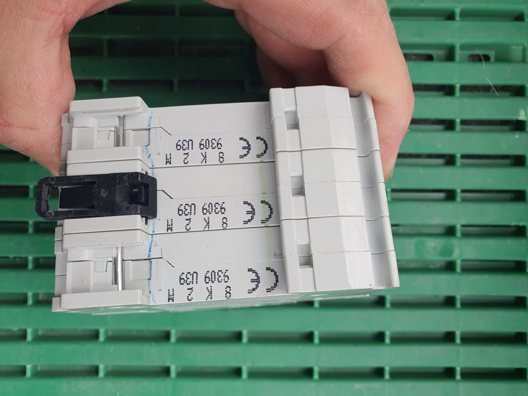 Interruttori: Abb s283 k2a 2A Sicherung Kippsicherung – Usato da Zürich venduto da eymen20 2