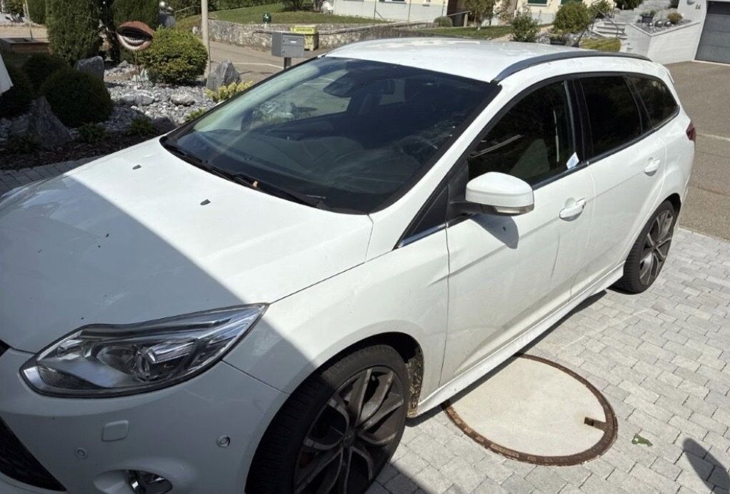 Ford Autos: Ford Focus 1.6 SCTi – D'occasion à Widen par Widen12345 3