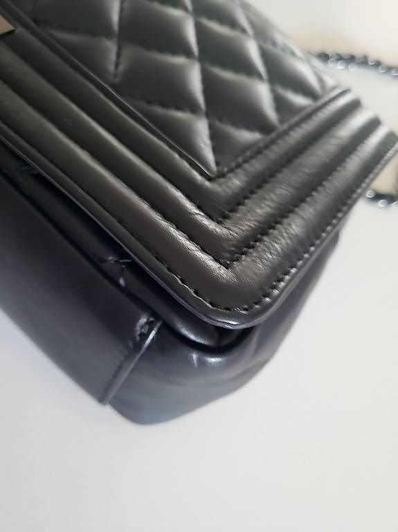 Jj Benson Borse da donna: Sac matelassé en cuir noir – Usato da Romanel-s-Lausanne venduto da Nella25 4