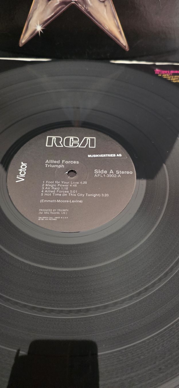 Schallplatten: Triumph Allied Forces 1981 Vg,Vg – Gebraucht aus Yvonand von RF-VINYL 1
