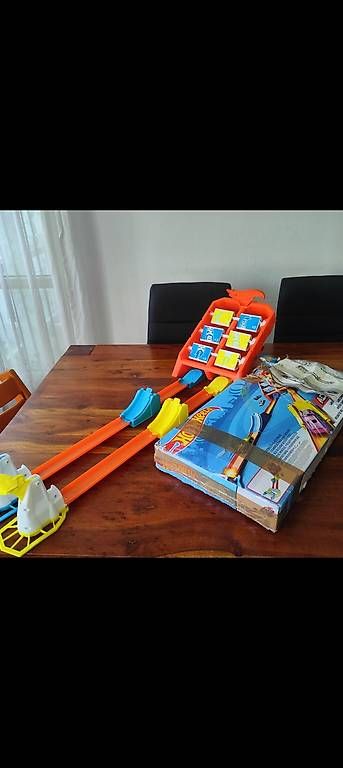Hot Wheels Giocattoli: Die Hot Wheels Stunt Tracks - Corkscrew Jump Champion – Usato da Zürich venduto da Orkageta 1