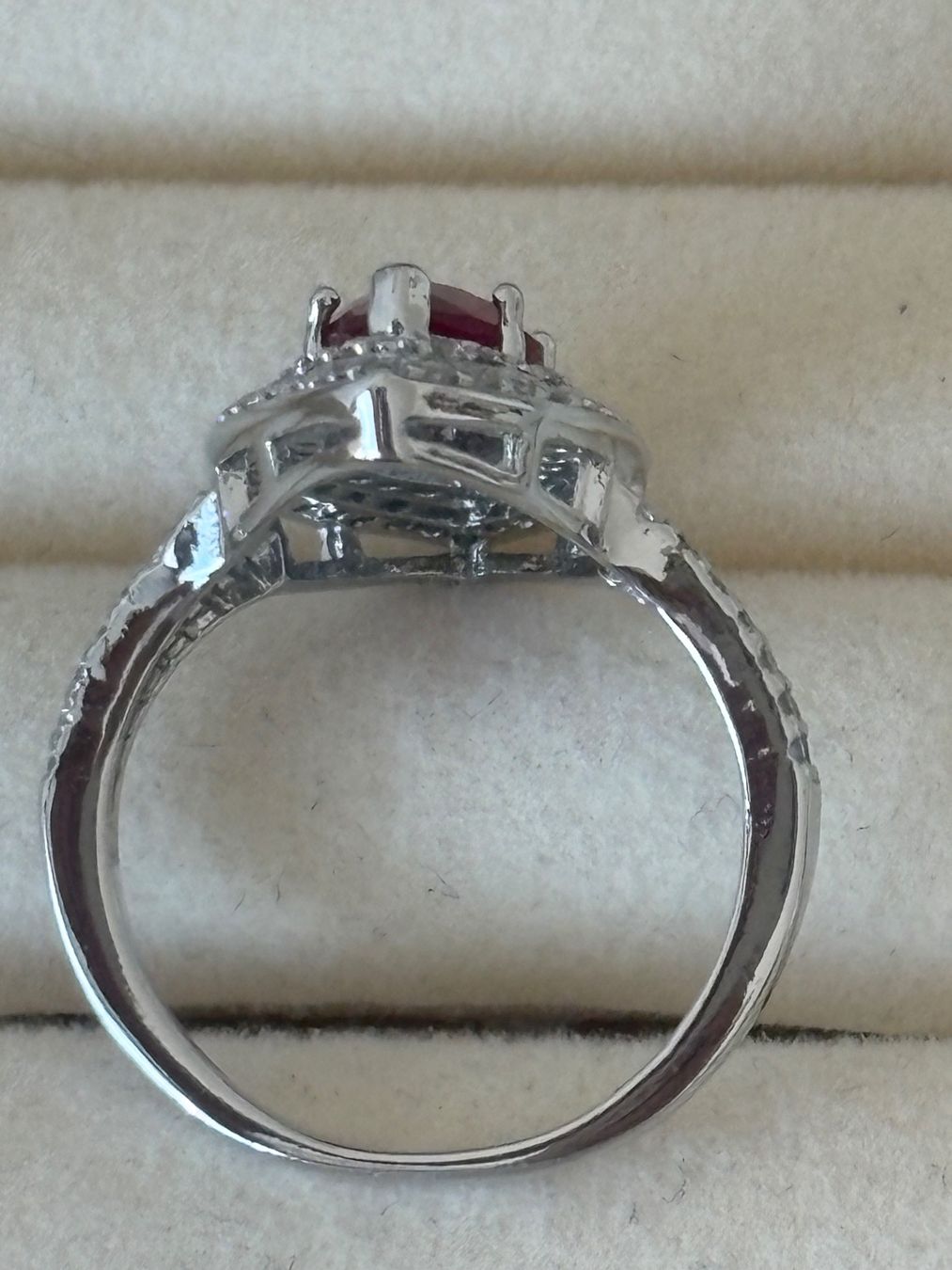 Anelli: Luxus Elegante Gr.18,5/8,5 Ring Farbe:Zirkonia Silber / Rot – Nuovo (secondo la descrizione) da Biel-Bienne venduto da Roserosse13 5