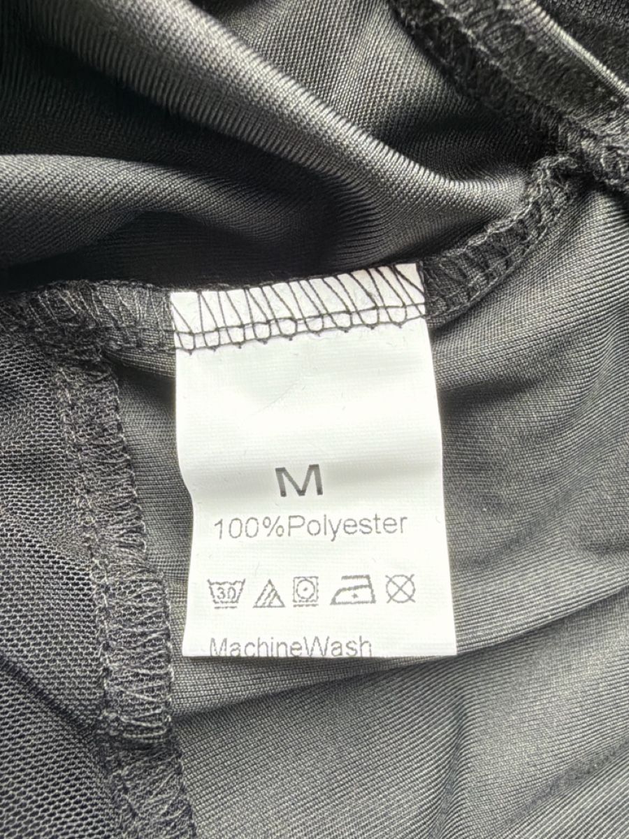 Top: neu Body mit geometrischem Muster, Grösse M – Nuovo (secondo la descrizione) da Weggis venduto da Doris 2