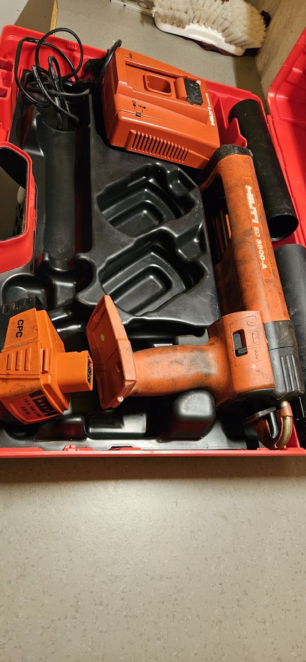 Hilti Tutti gli attrezzi: Hilti Akku  Press Pistole – Usato da Baar venduto da Vel...Baar45 2