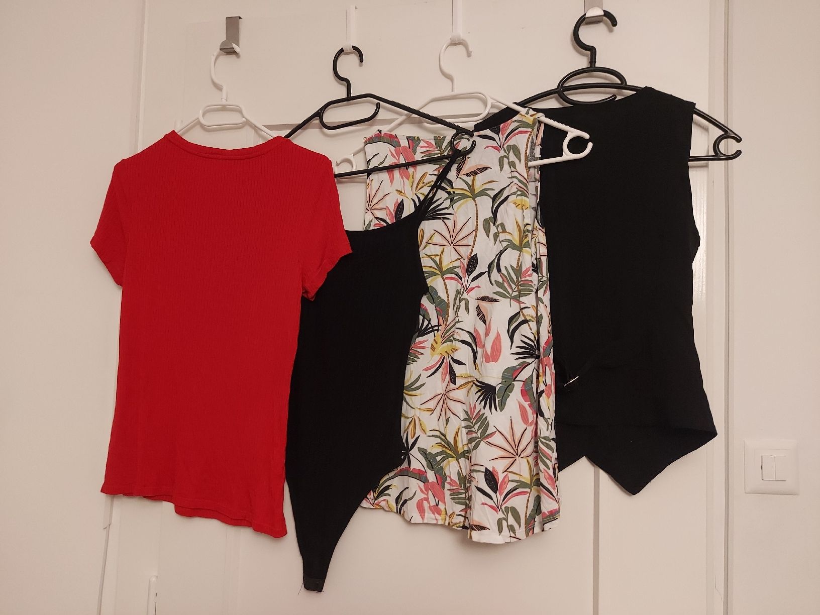 Lots de vêtements: 9 Oberteile – D'occasion à Biel/Bienne par mas_fx95 4