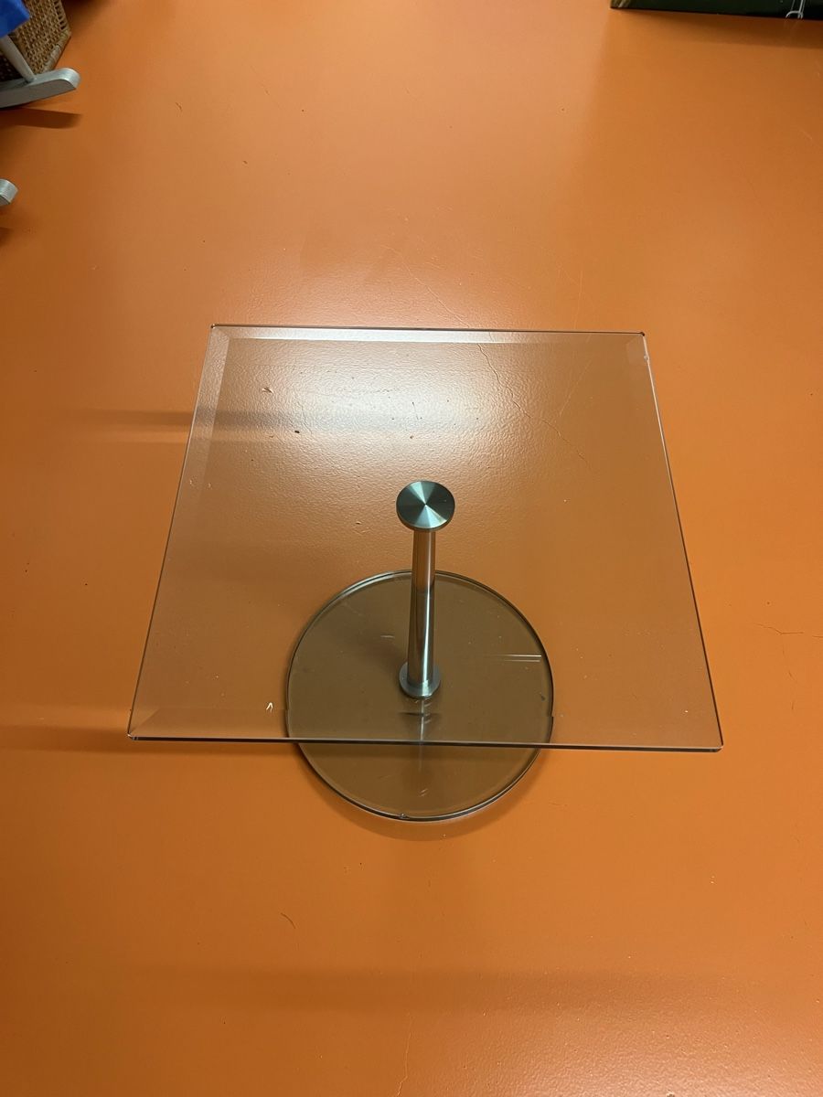 Tavoli: Serviertablett Glas Metall quadratisch gebraucht – Usato da Interlaken venduto da Womolu