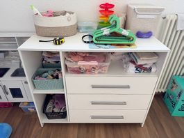 Wickeltisch mit abnehmbarem Wickelaufsatz  CHF 50