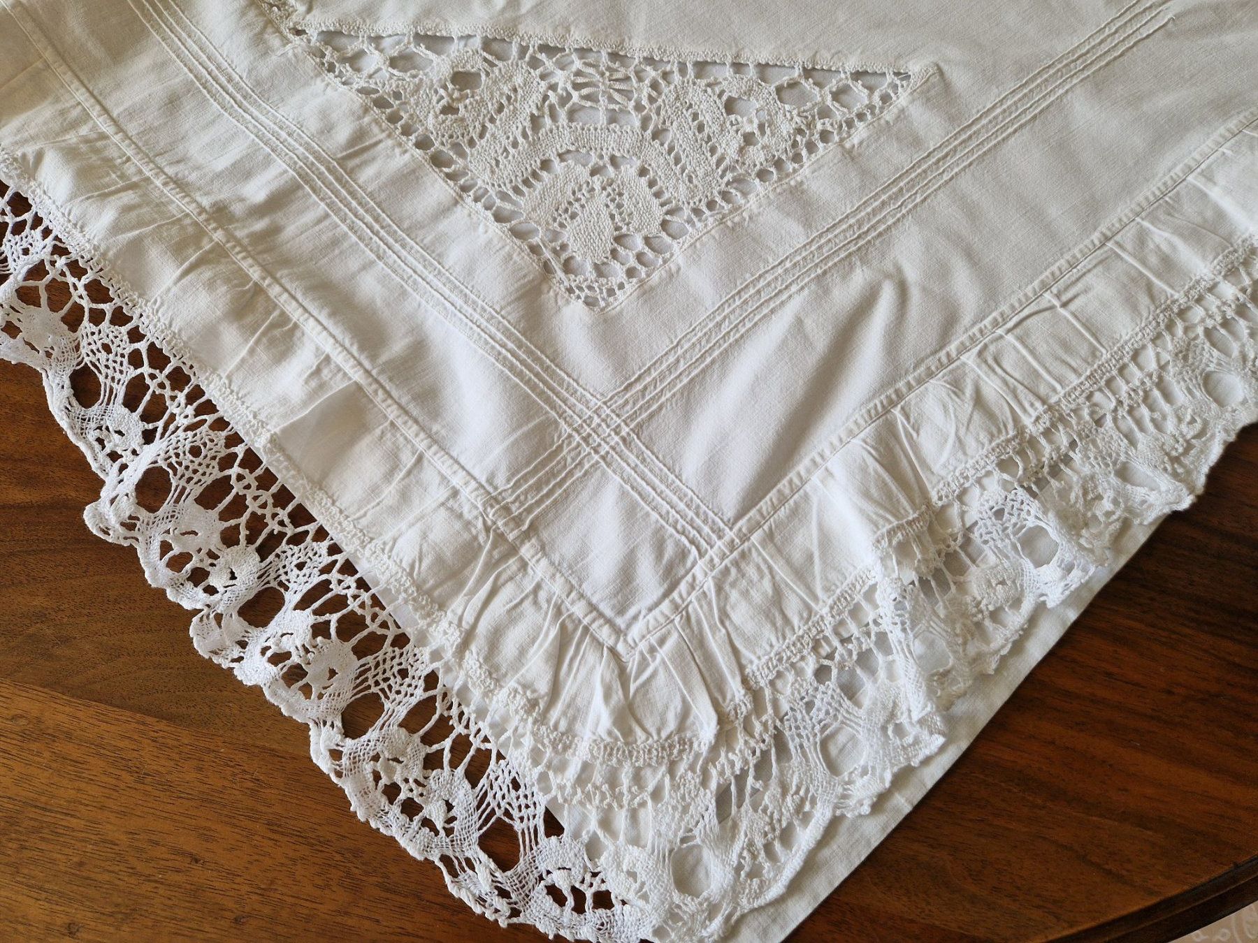 Biancheria da letto: Leintuch mit Klöppelspitze 240x145cm – Usato da Bern venduto da Antikbatik 9