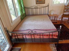 Metallgestell Doppelbett zu verschenken