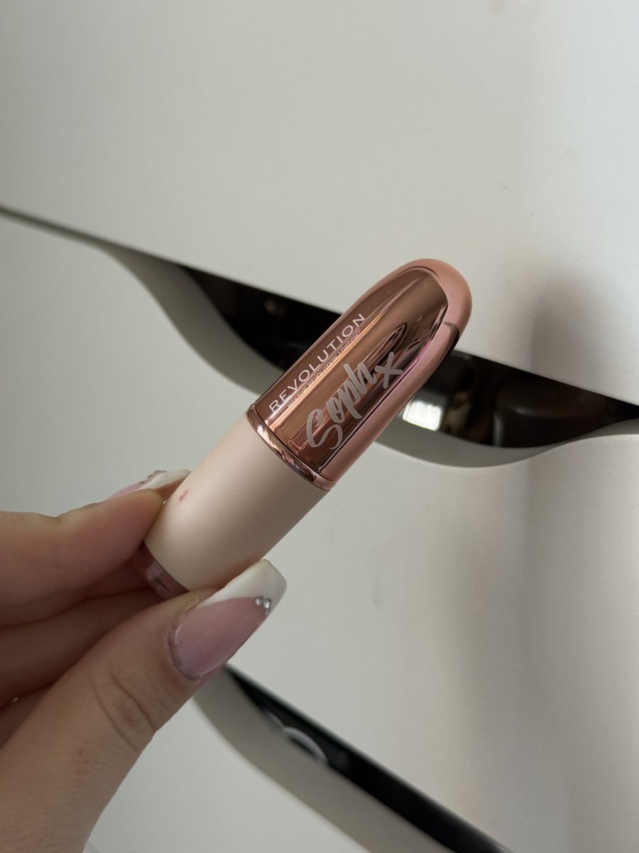 Make-up: Lipstick - Revolution  – Usato da Chavannes-près-Renens venduto da elobrgs 1