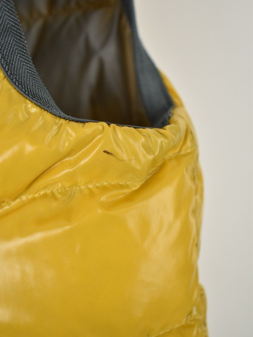 Prada Gilet & Giacche: Prada Daunengilet Gr.50, gelb/Lack Nylon – Nuovo (secondo la descrizione) da Nürensdorf venduto da 2ND_STORY 9