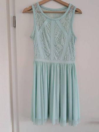 Elegantes, kurzes mint-farbendes Kleid, Grösse M, neuwertig