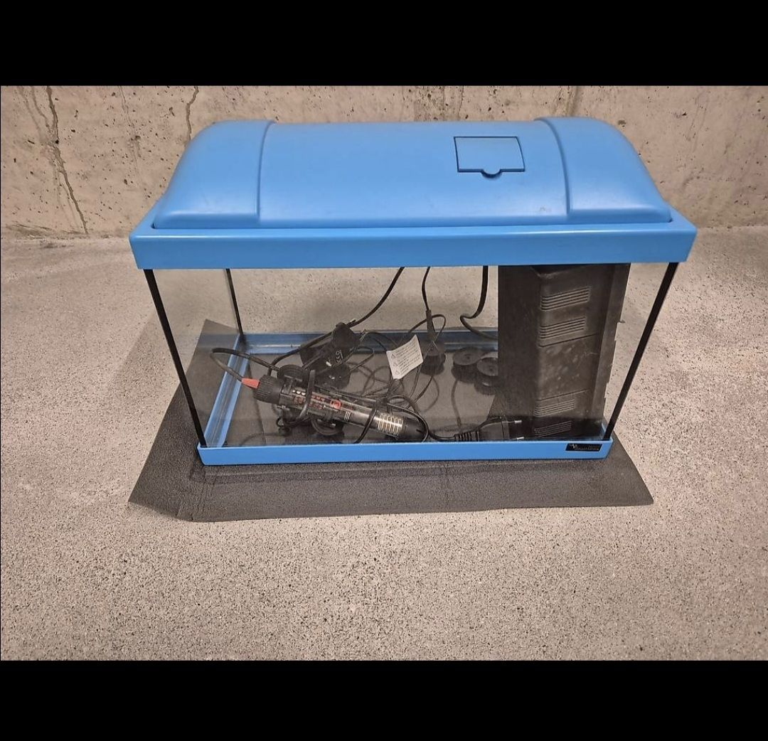 Cages, transport & sécurité: Aquarium 20L LED Aquarium – D'occasion à Neuenkirch par Svenson19