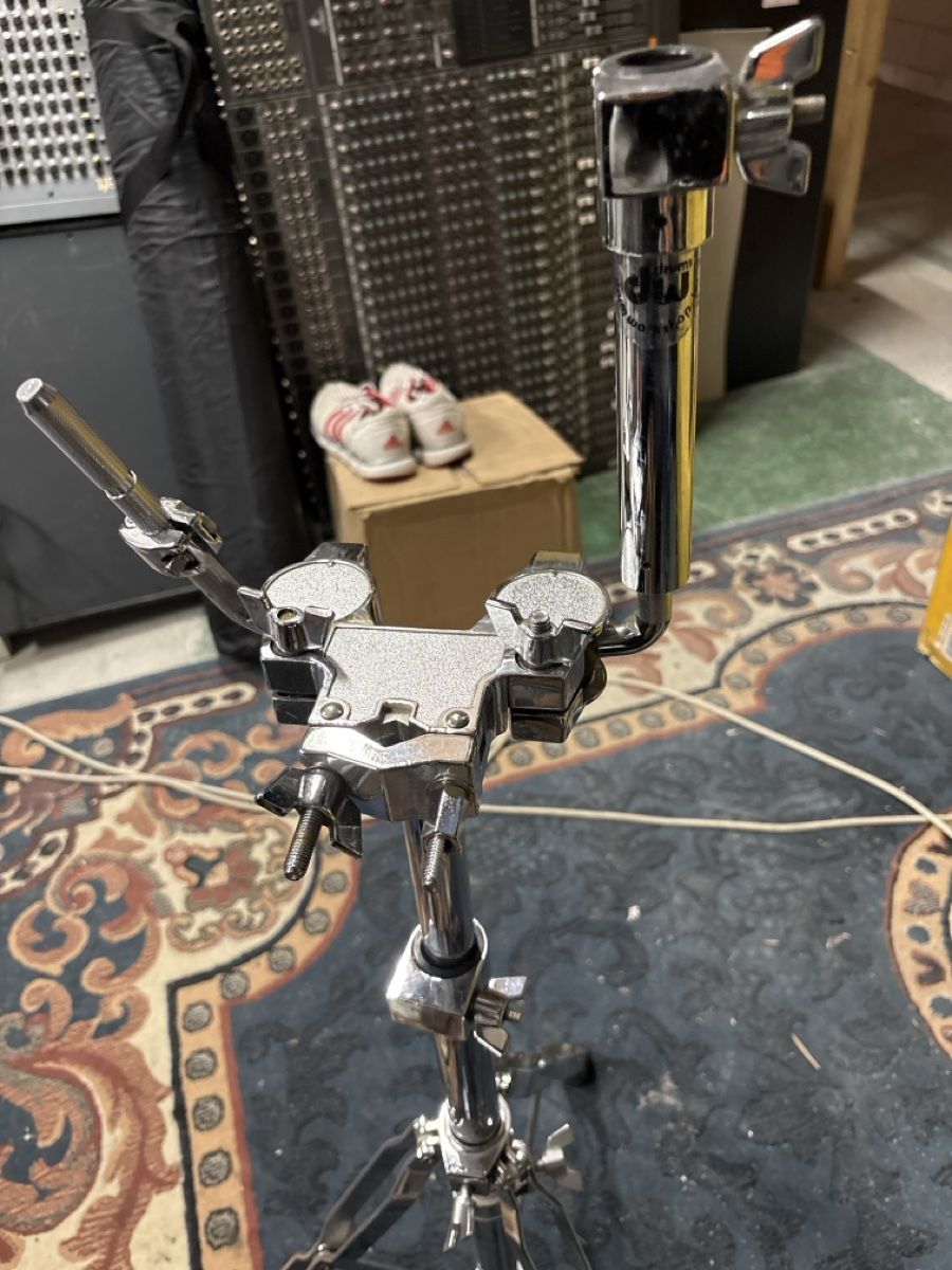 DW Instruments de musique: DW Tom stand – D'occasion à Courrendlin par clansman1988